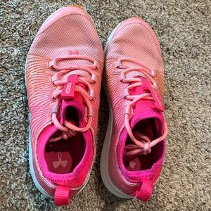 Under armor youth 5 or women 7.